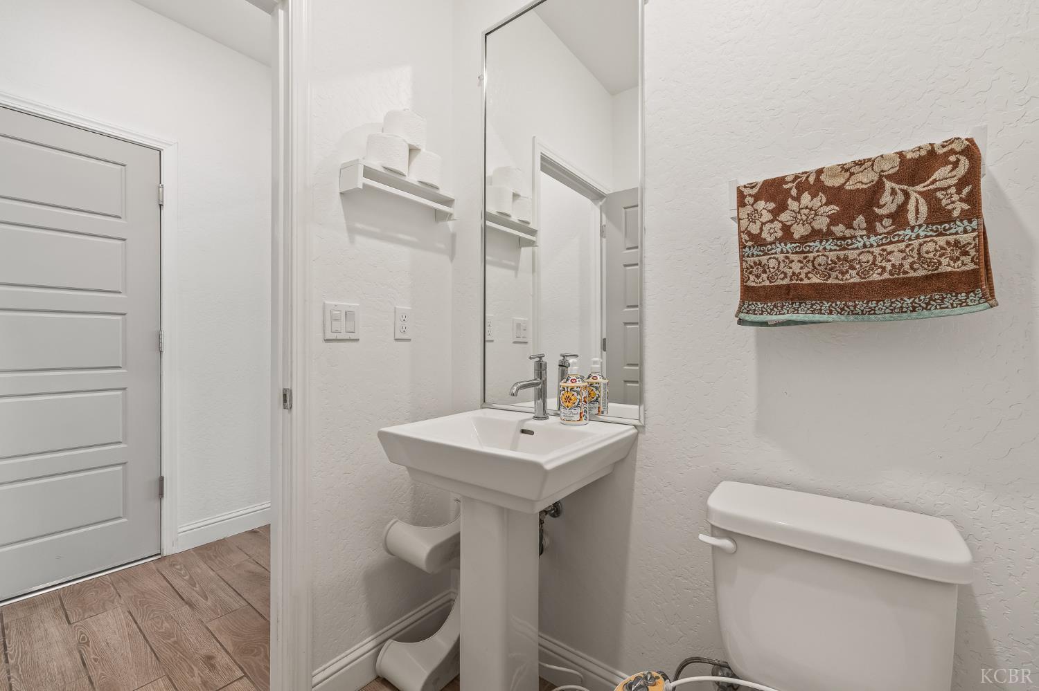1733 N Frontier St, Hanford, CA 93230