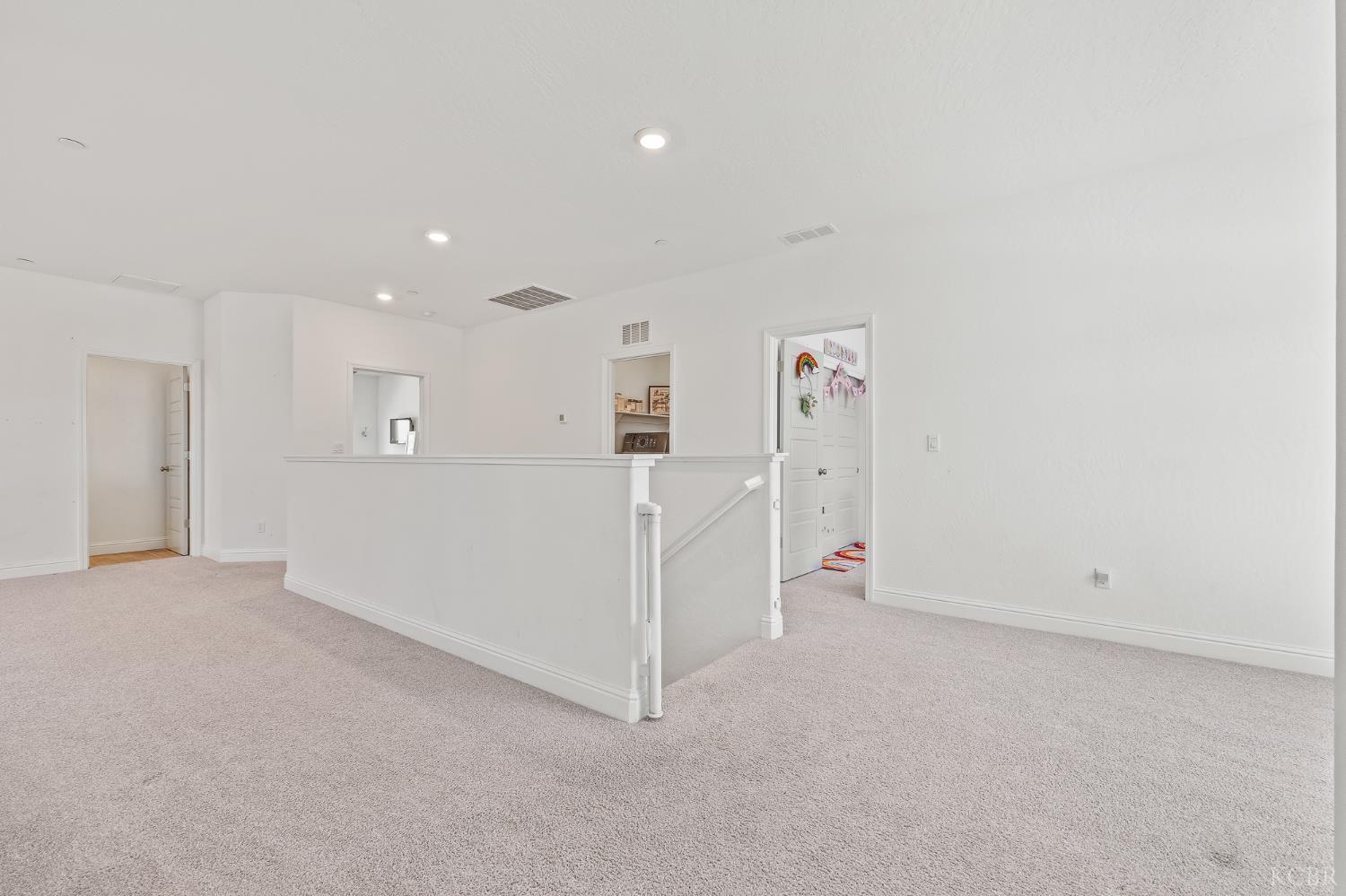 1733 N Frontier St, Hanford, CA 93230