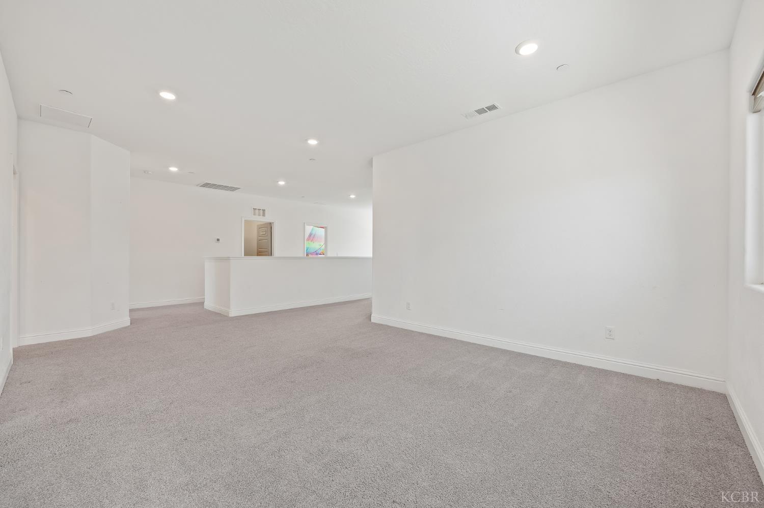 1733 N Frontier St, Hanford, CA 93230