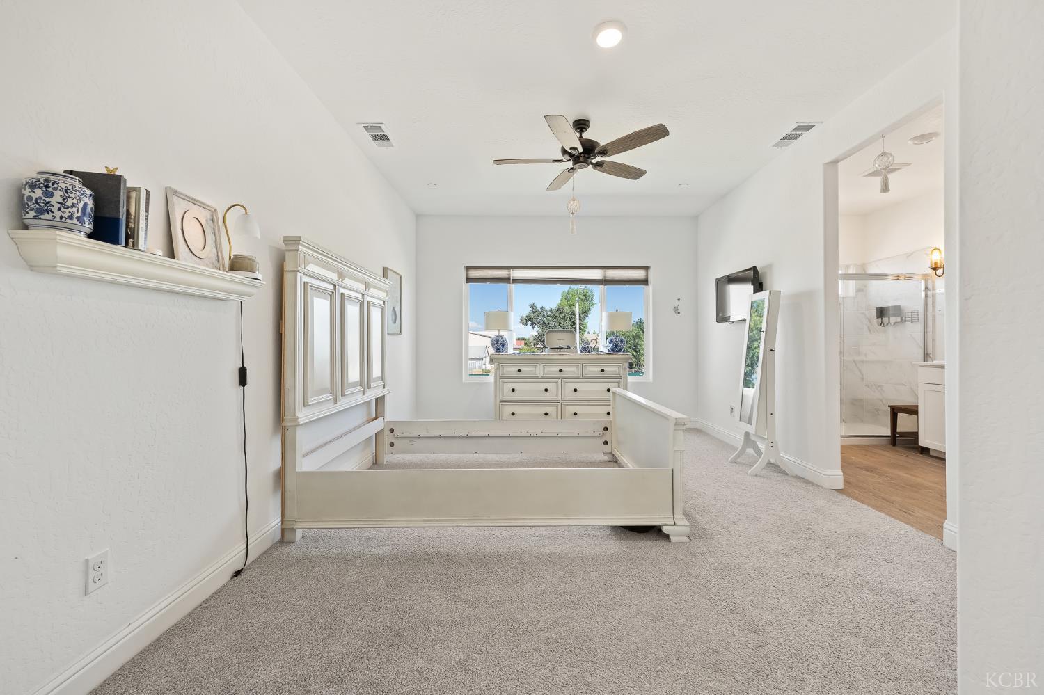 1733 N Frontier St, Hanford, CA 93230