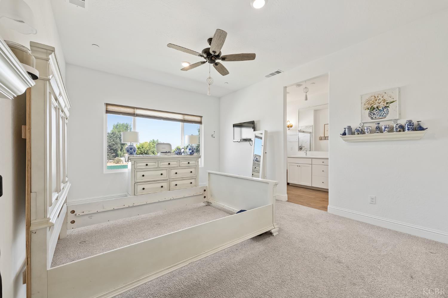 1733 N Frontier St, Hanford, CA 93230