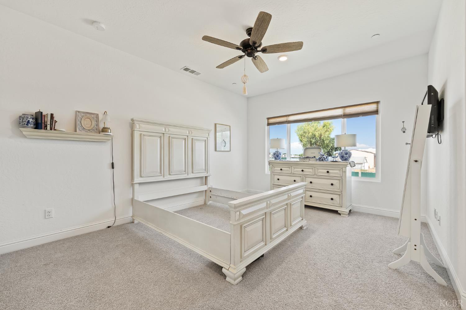 1733 N Frontier St, Hanford, CA 93230