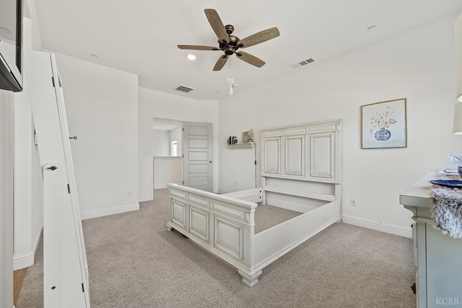 1733 N Frontier St, Hanford, CA 93230
