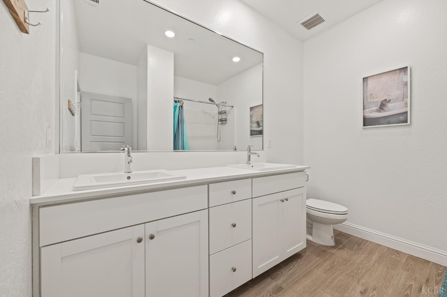1733 N Frontier St, Hanford, CA 93230