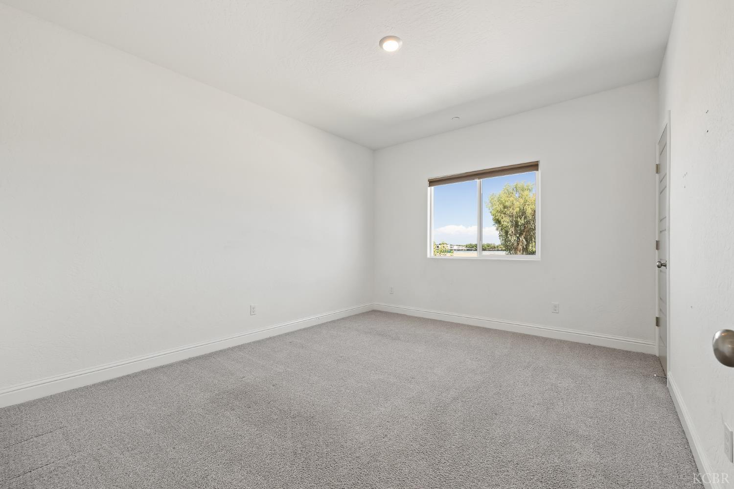 1733 N Frontier St, Hanford, CA 93230