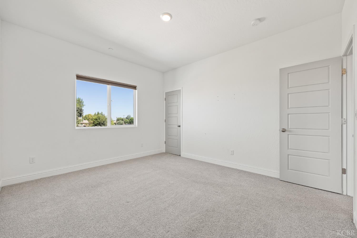 1733 N Frontier St, Hanford, CA 93230