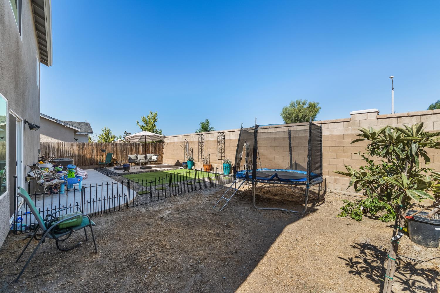 1733 N Frontier St, Hanford, CA 93230