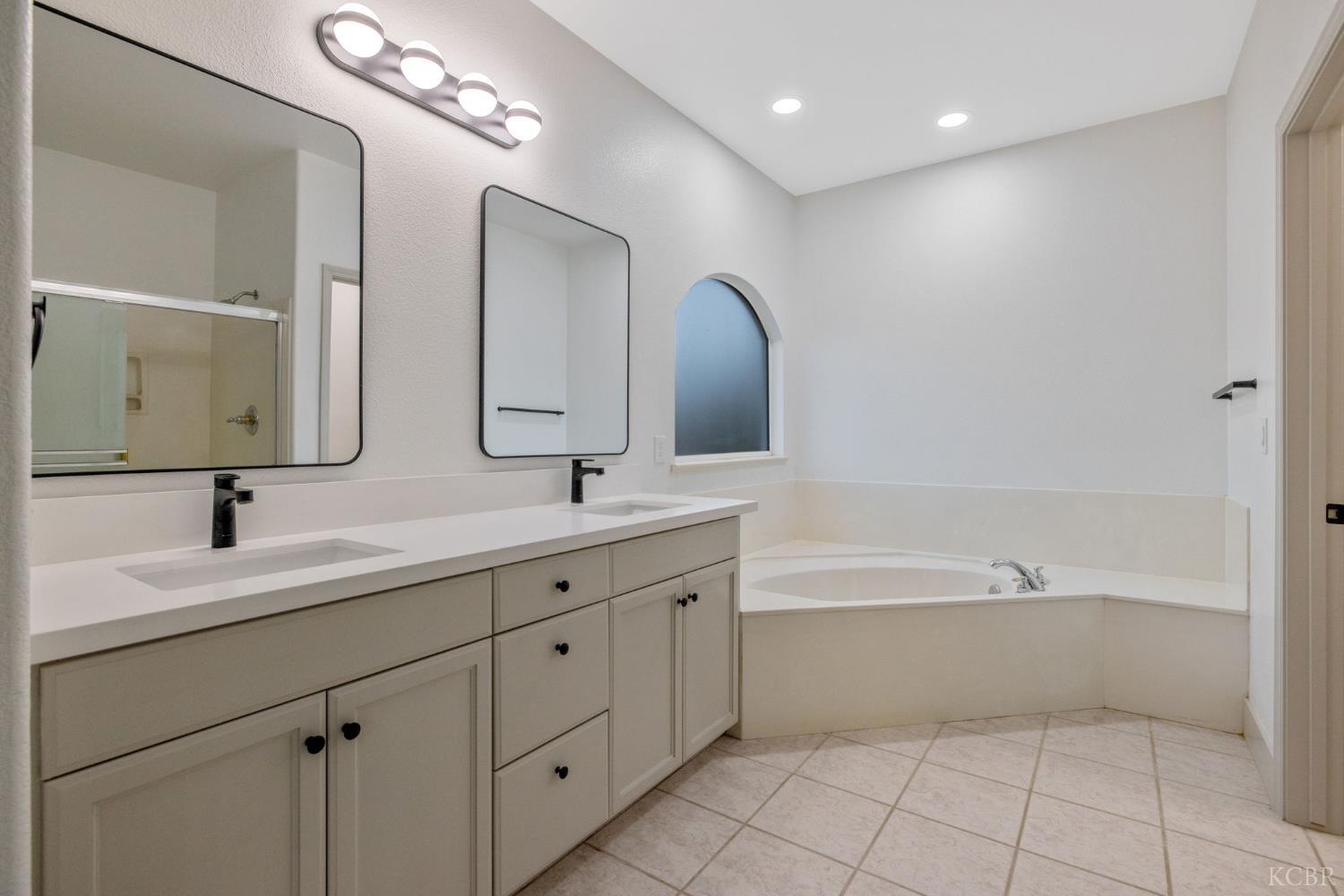 938 Ruby Ln, Livingston, CA 95333