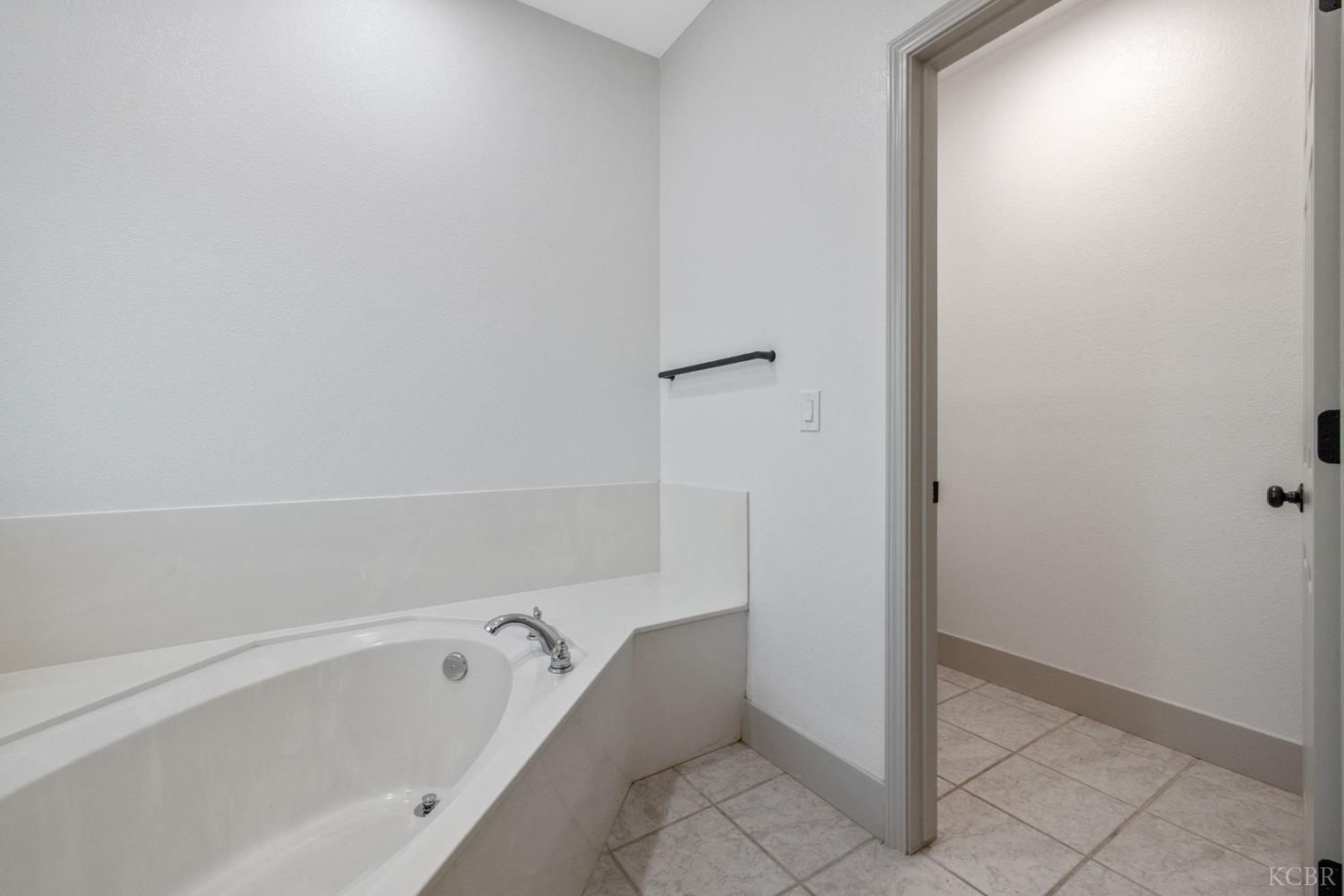 938 Ruby Ln, Livingston, CA 95333
