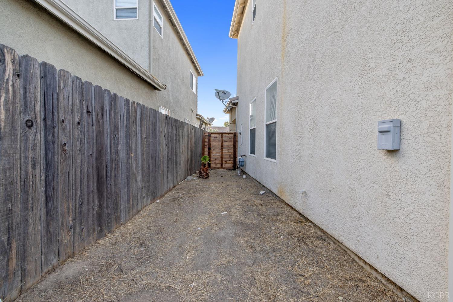 938 Ruby Ln, Livingston, CA 95333