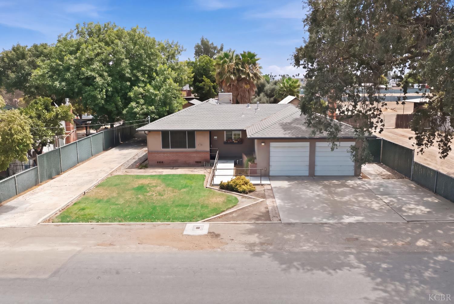 1299 Mary St, Hanford, CA 93230