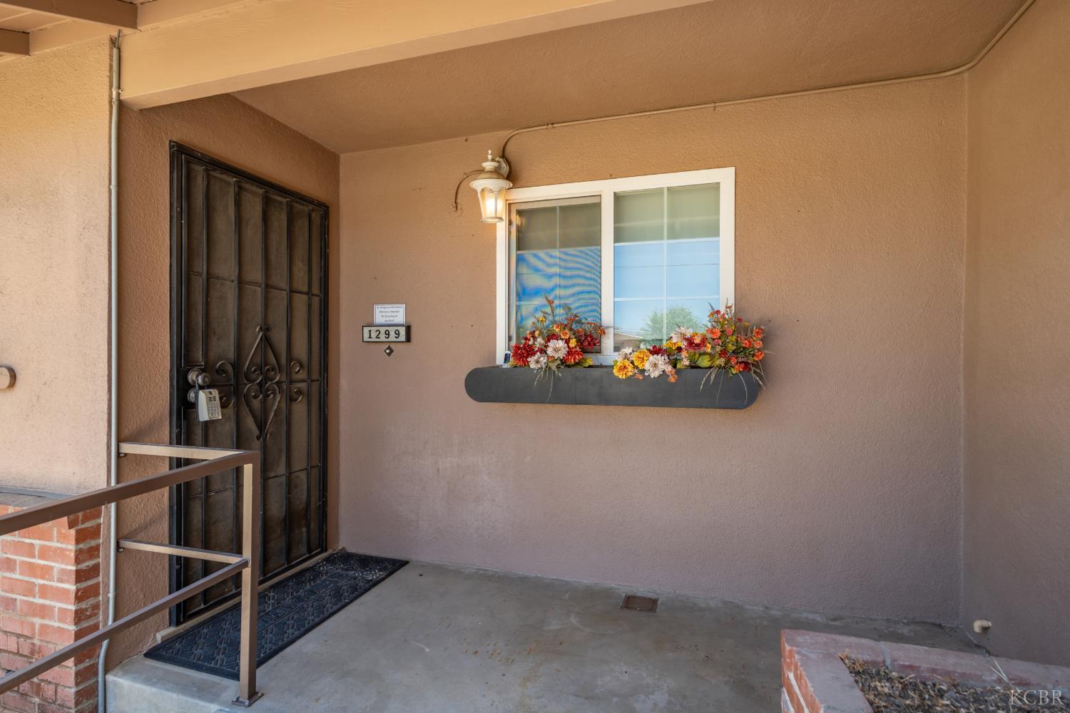 1299 Mary St, Hanford, CA 93230