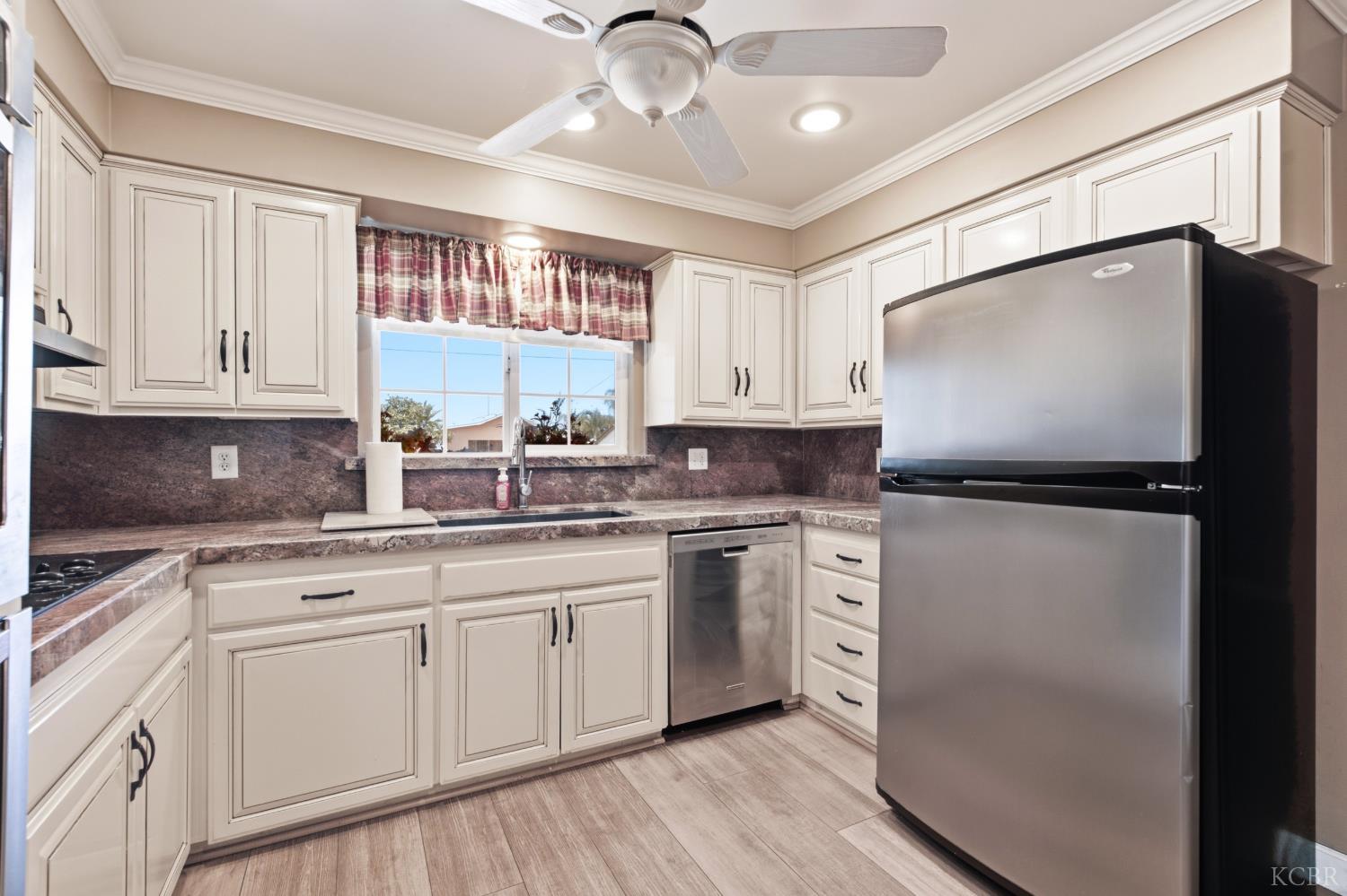 1299 Mary St, Hanford, CA 93230