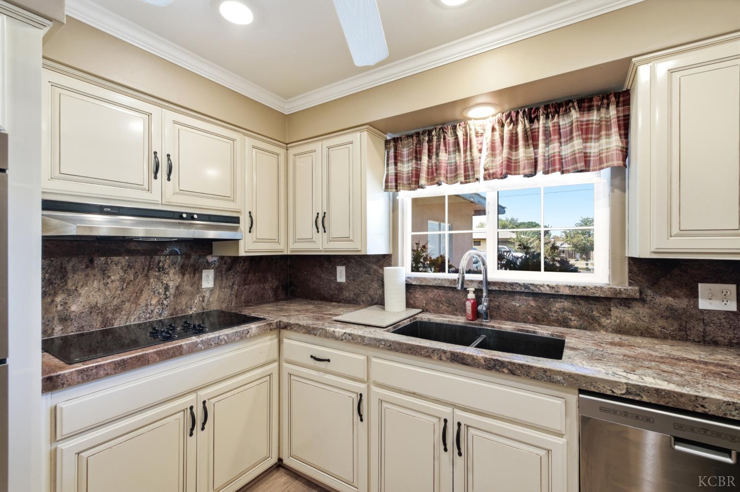 1299 Mary St, Hanford, CA 93230