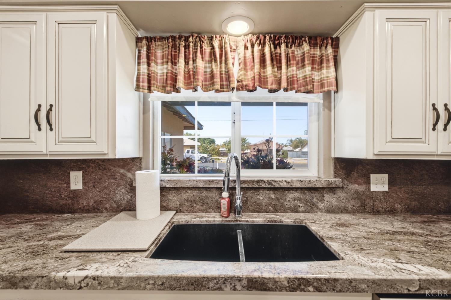 1299 Mary St, Hanford, CA 93230