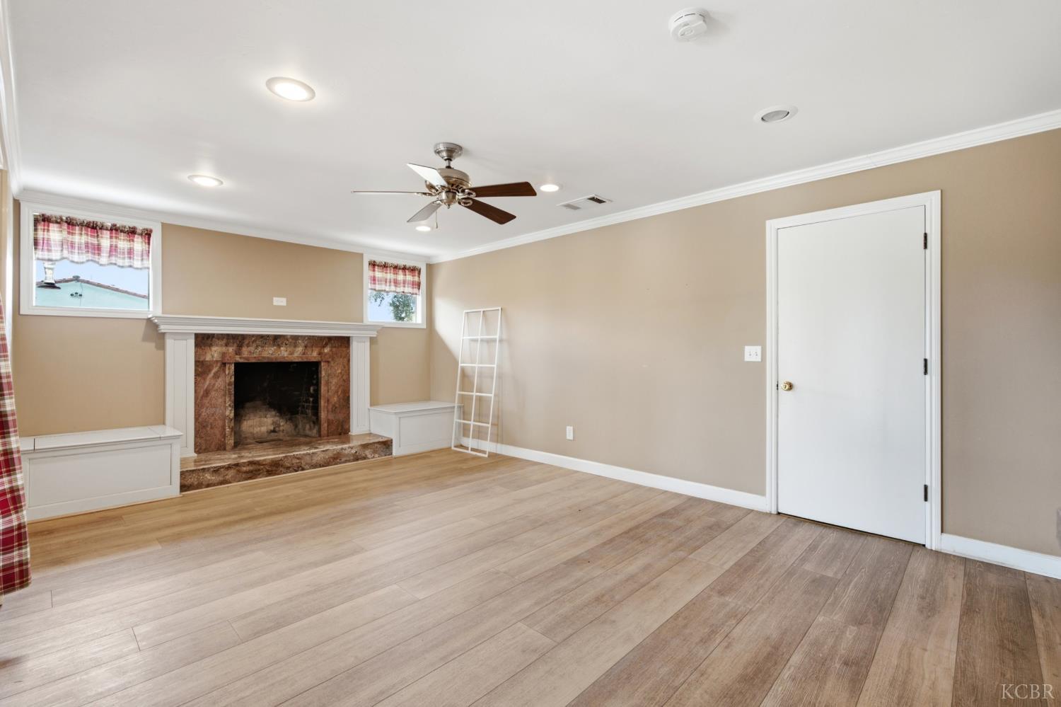 1299 Mary St, Hanford, CA 93230