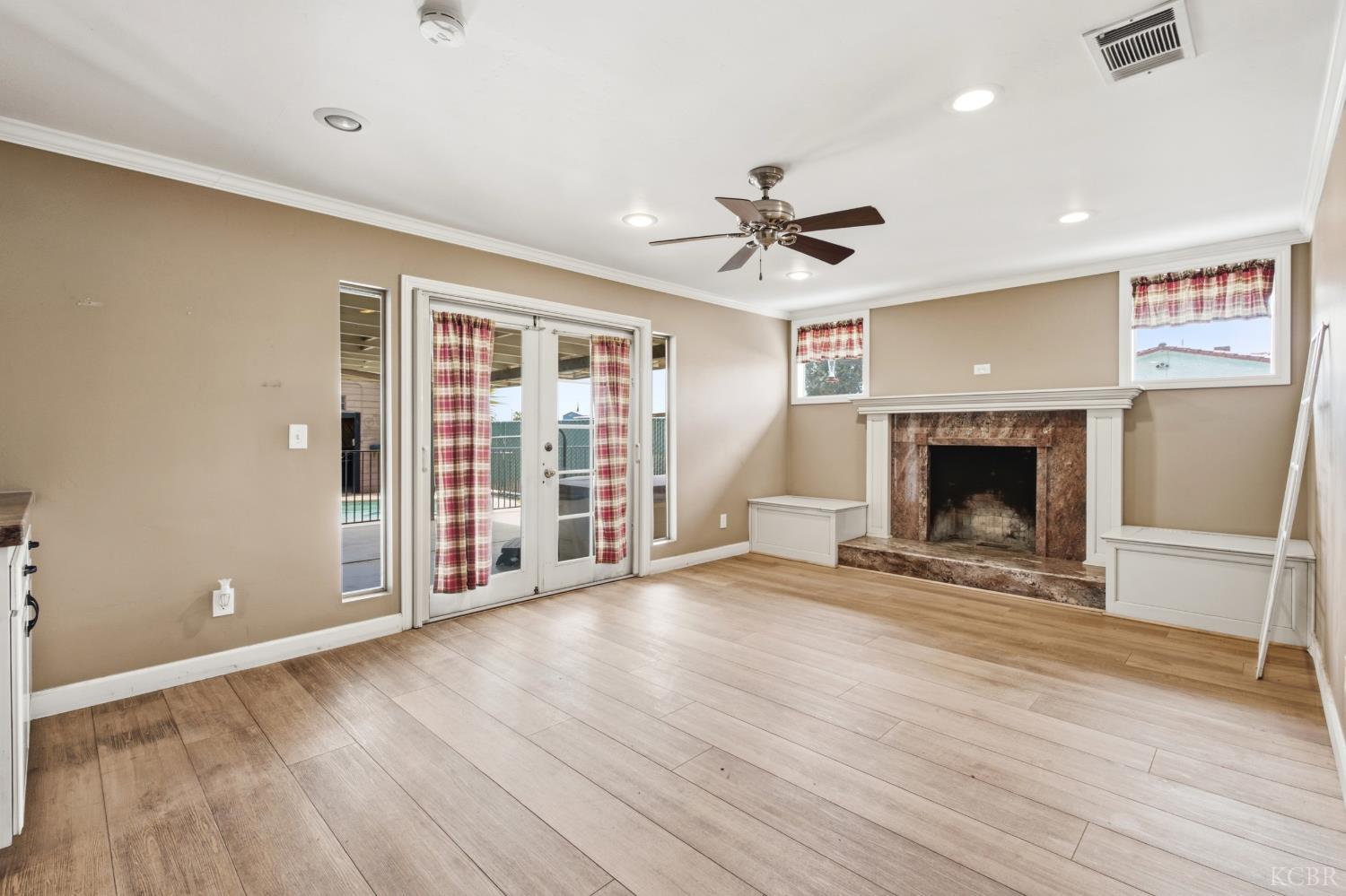 1299 Mary St, Hanford, CA 93230