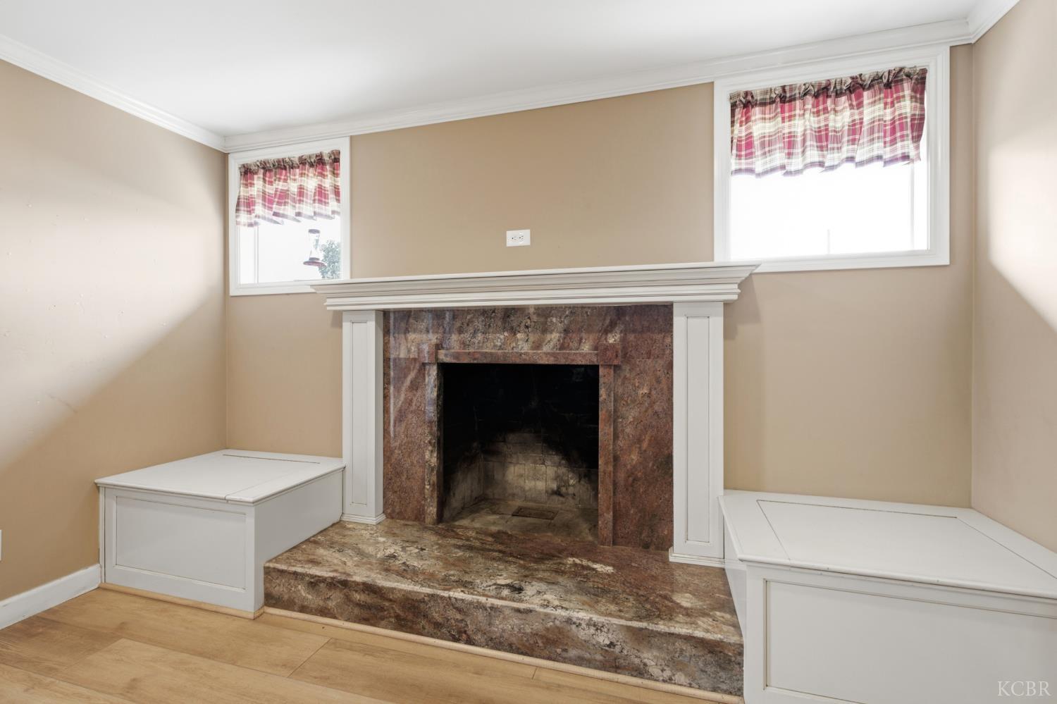 1299 Mary St, Hanford, CA 93230
