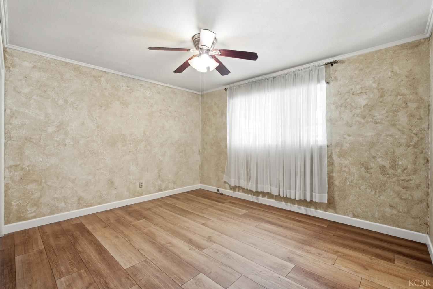 1299 Mary St, Hanford, CA 93230