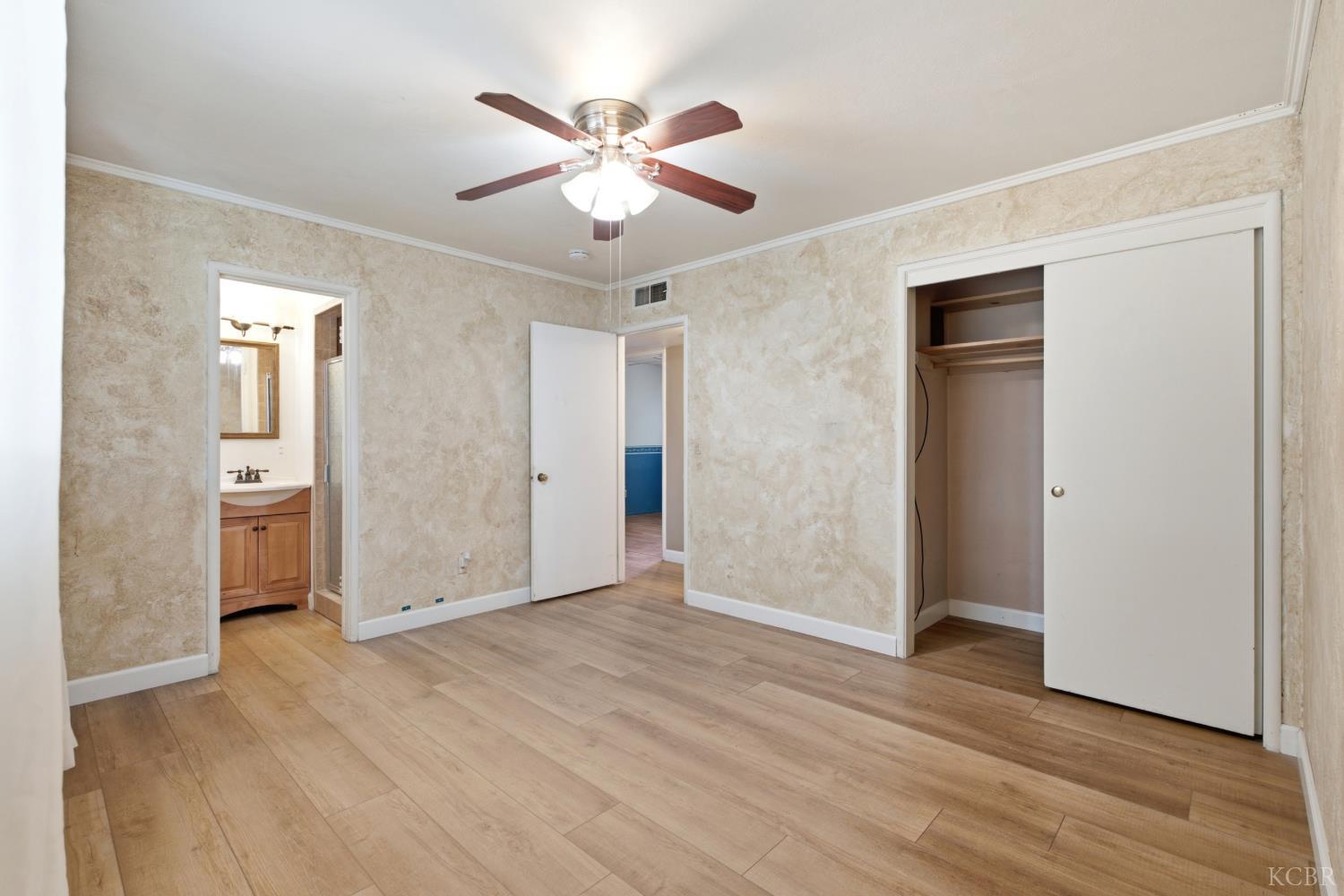 1299 Mary St, Hanford, CA 93230
