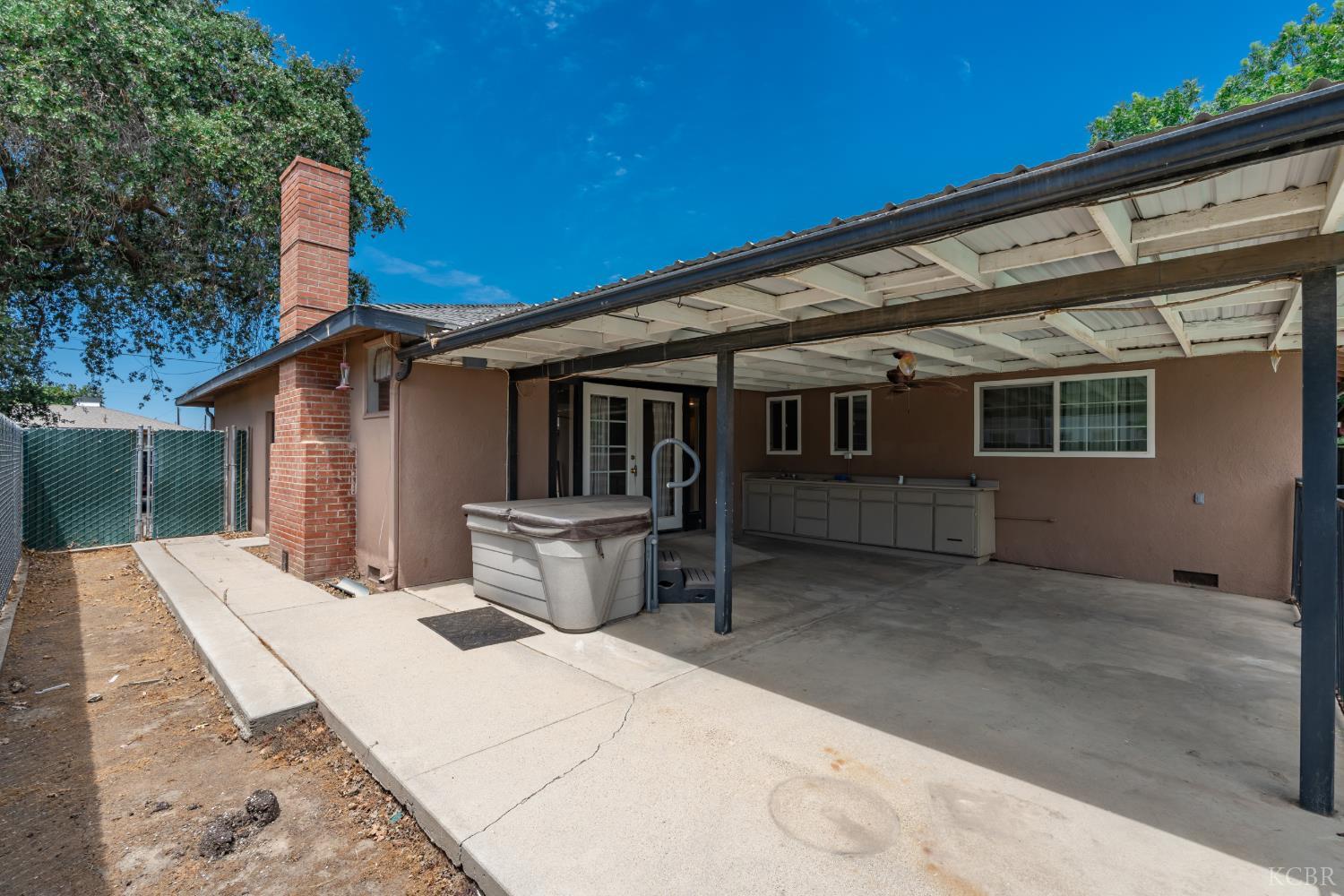 1299 Mary St, Hanford, CA 93230