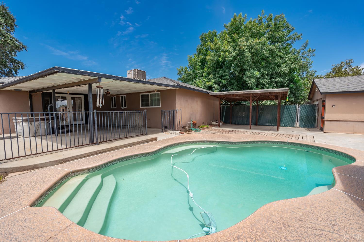 1299 Mary St, Hanford, CA 93230