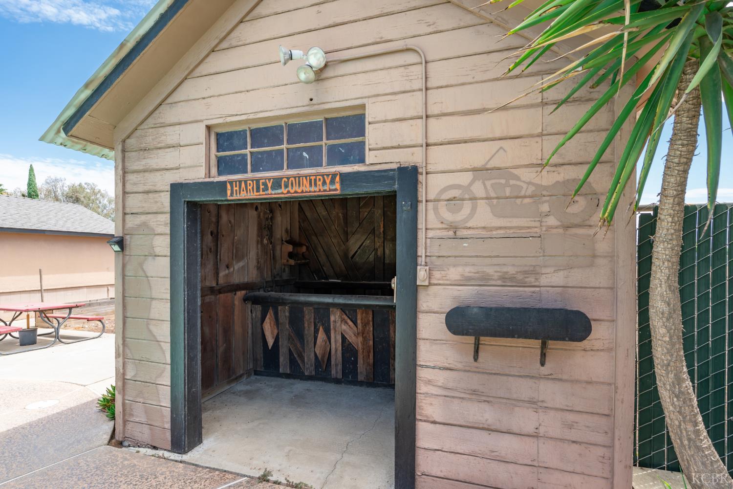 1299 Mary St, Hanford, CA 93230