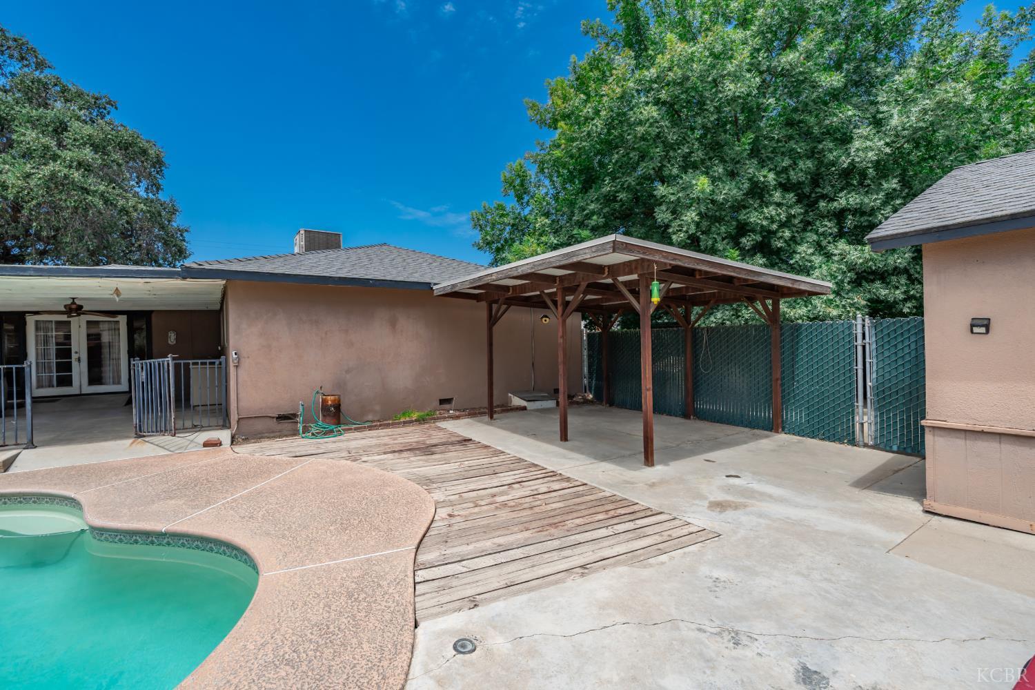 1299 Mary St, Hanford, CA 93230