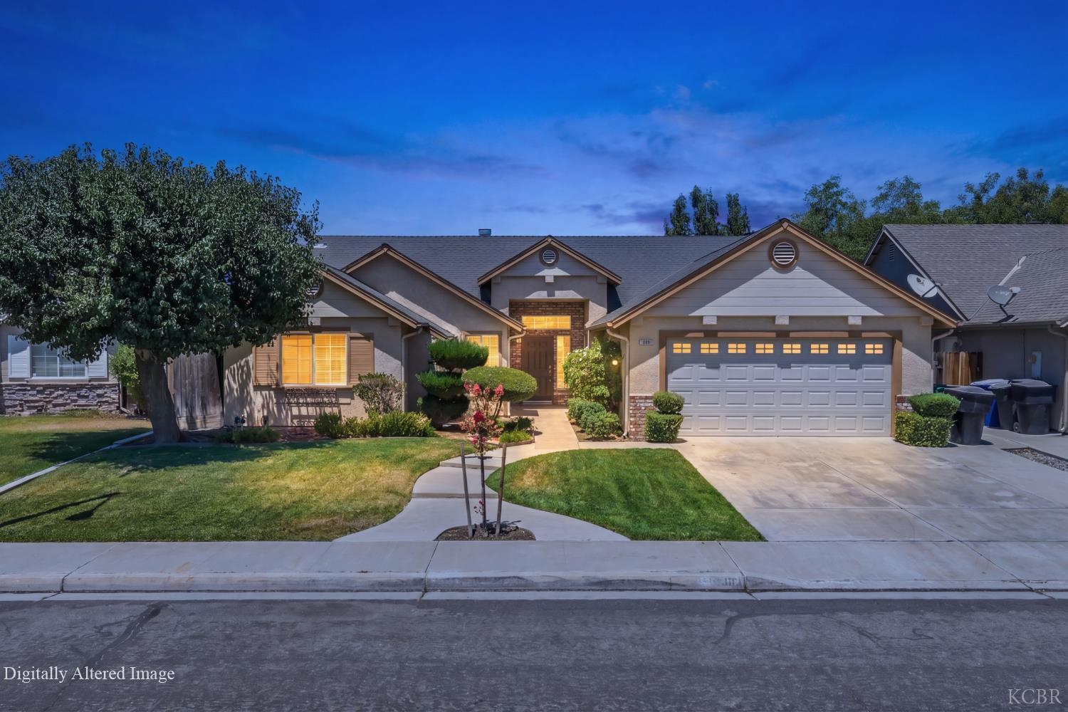 484 W Cinnamon Ave, Hanford, CA 93230