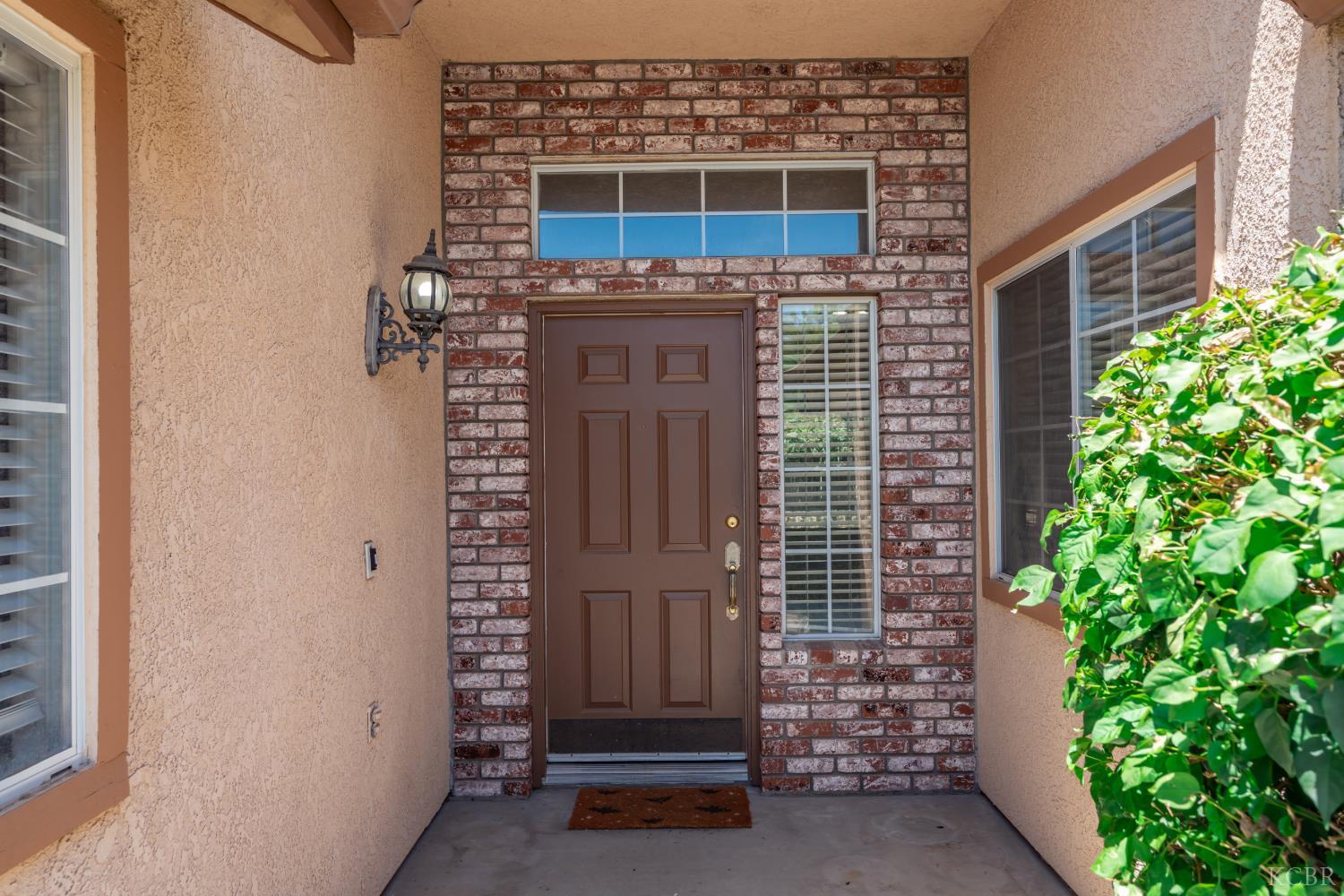 484 W Cinnamon Ave, Hanford, CA 93230
