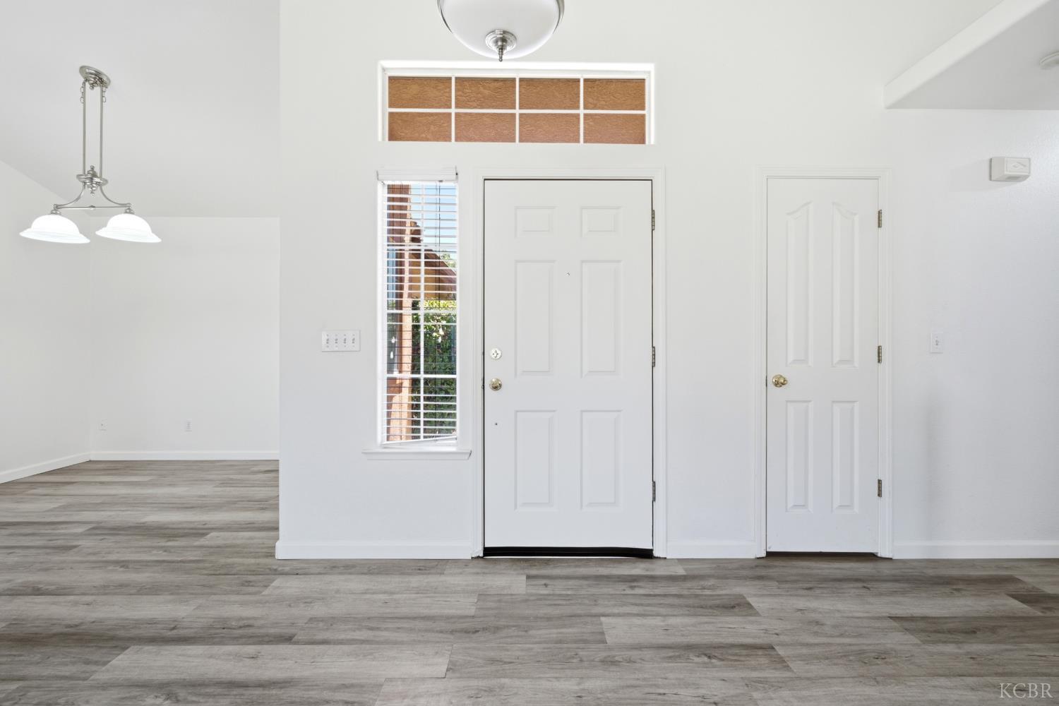 484 W Cinnamon Ave, Hanford, CA 93230