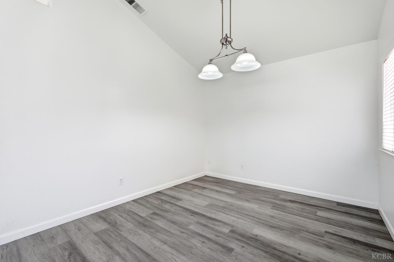 484 W Cinnamon Ave, Hanford, CA 93230