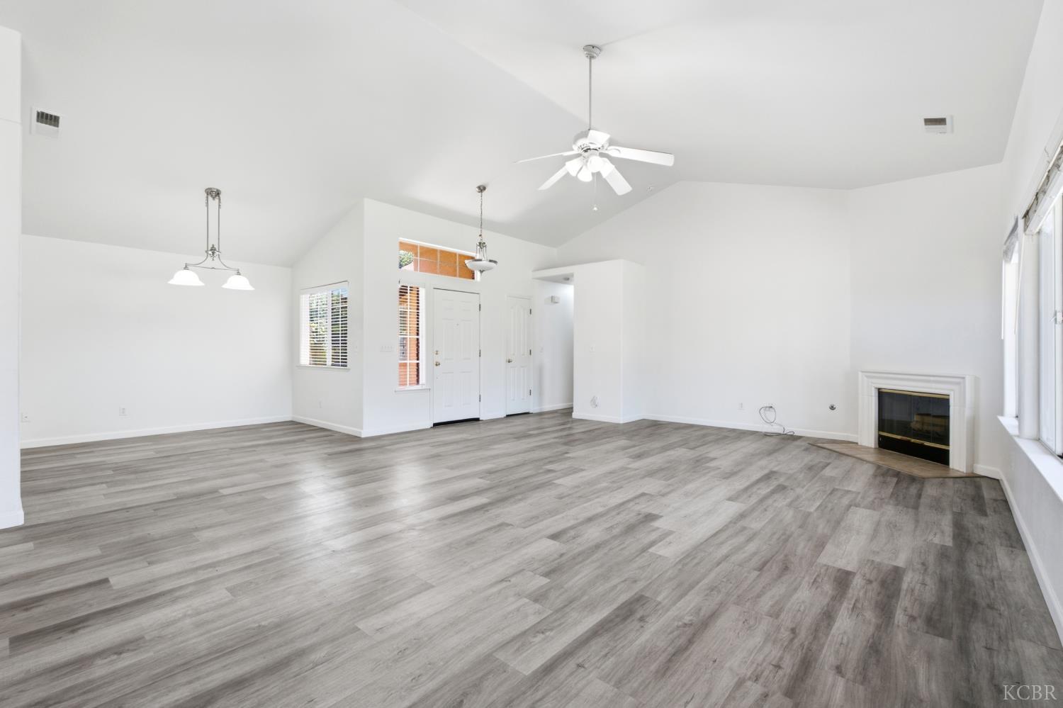484 W Cinnamon Ave, Hanford, CA 93230