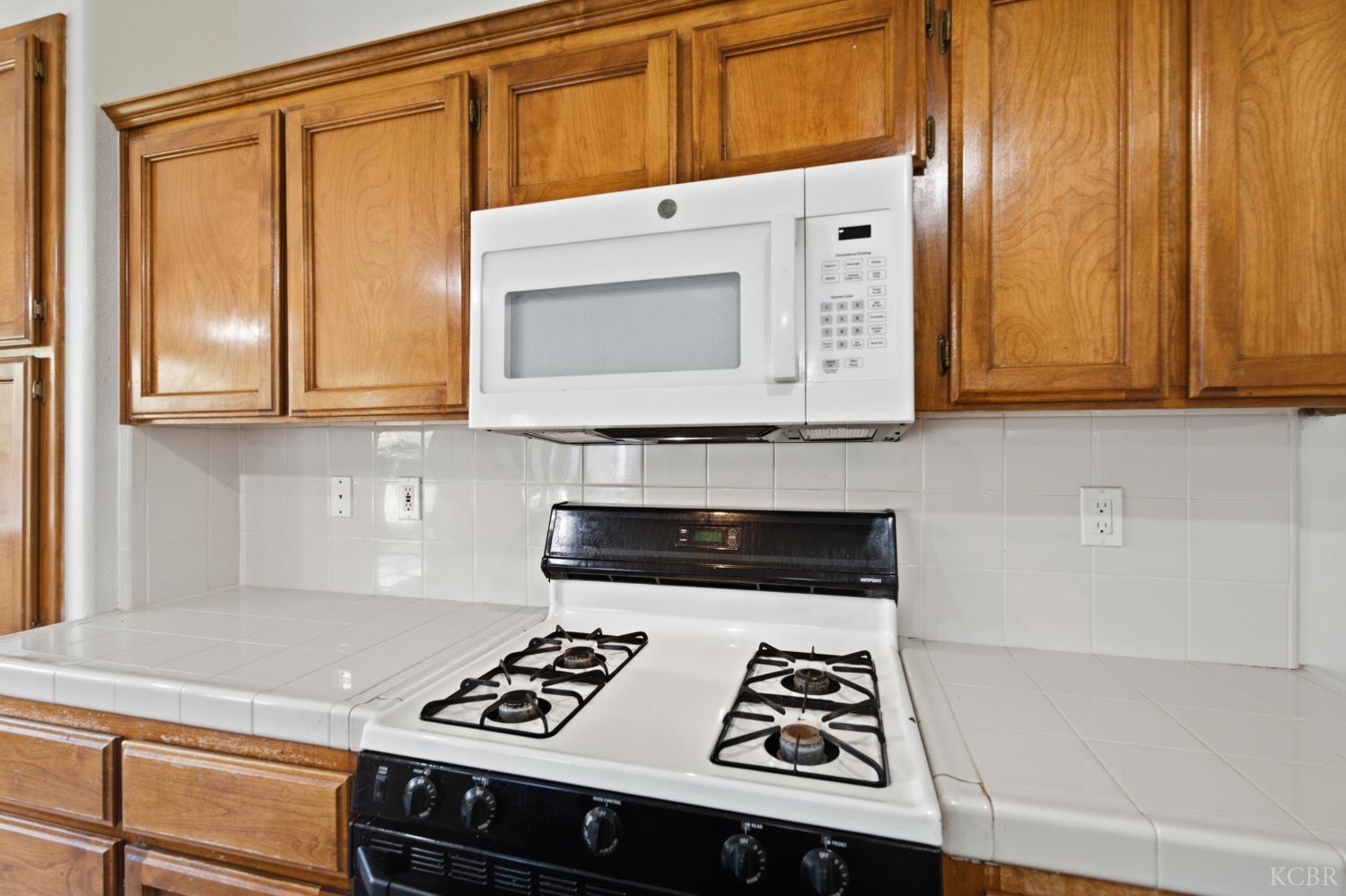 484 W Cinnamon Ave, Hanford, CA 93230