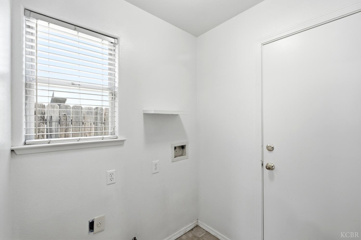 484 W Cinnamon Ave, Hanford, CA 93230