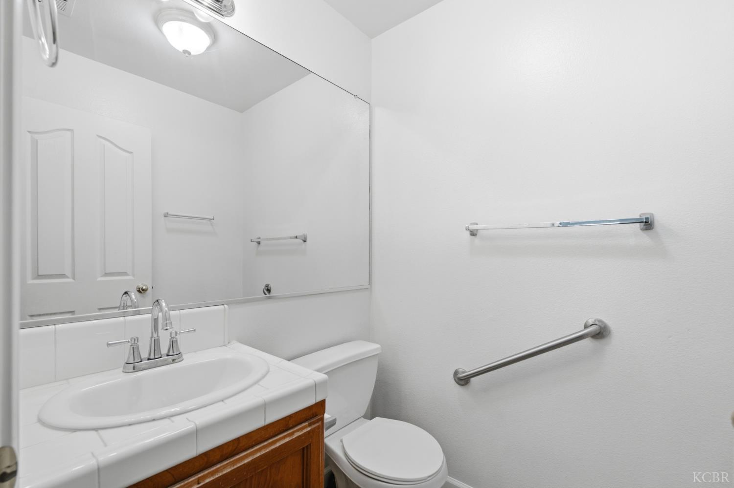 484 W Cinnamon Ave, Hanford, CA 93230