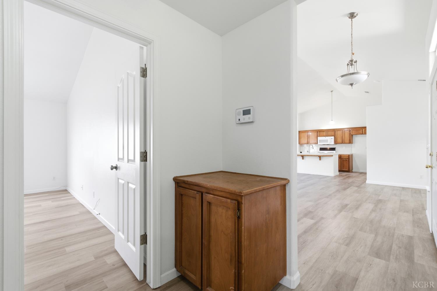 484 W Cinnamon Ave, Hanford, CA 93230