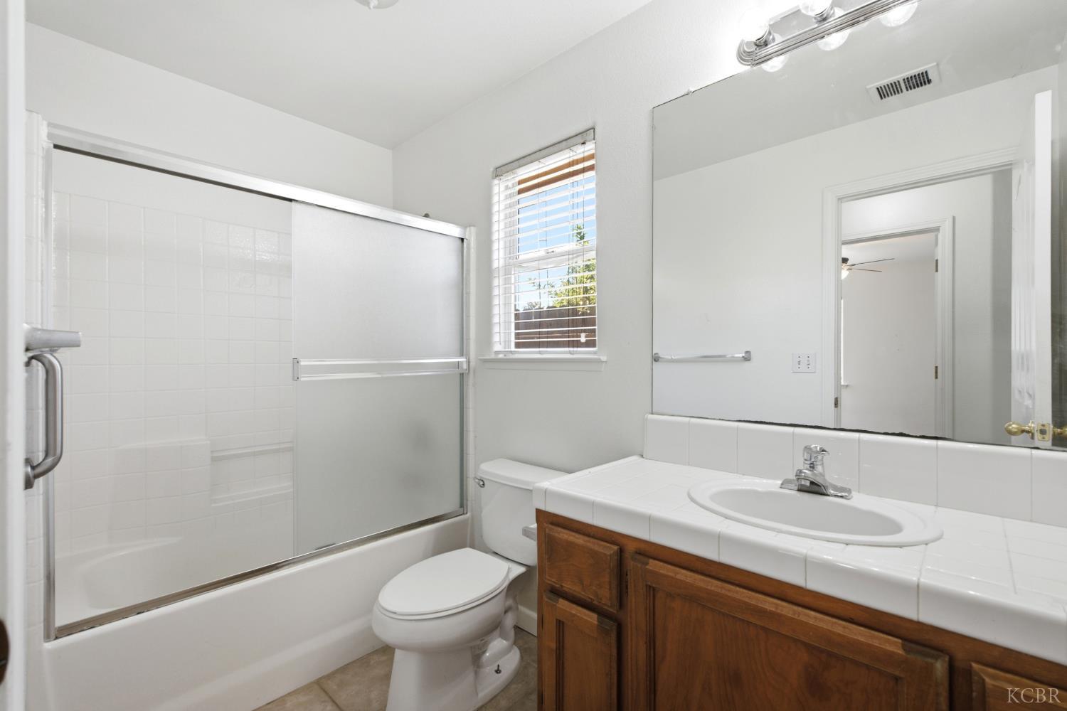 484 W Cinnamon Ave, Hanford, CA 93230