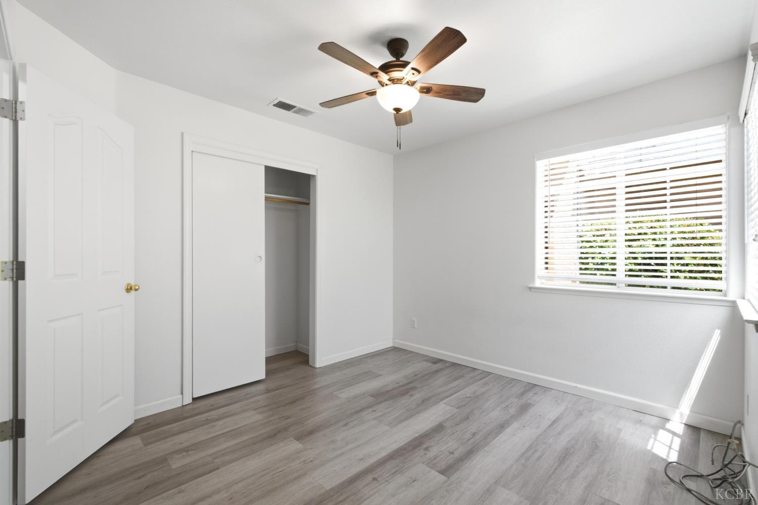 484 W Cinnamon Ave, Hanford, CA 93230