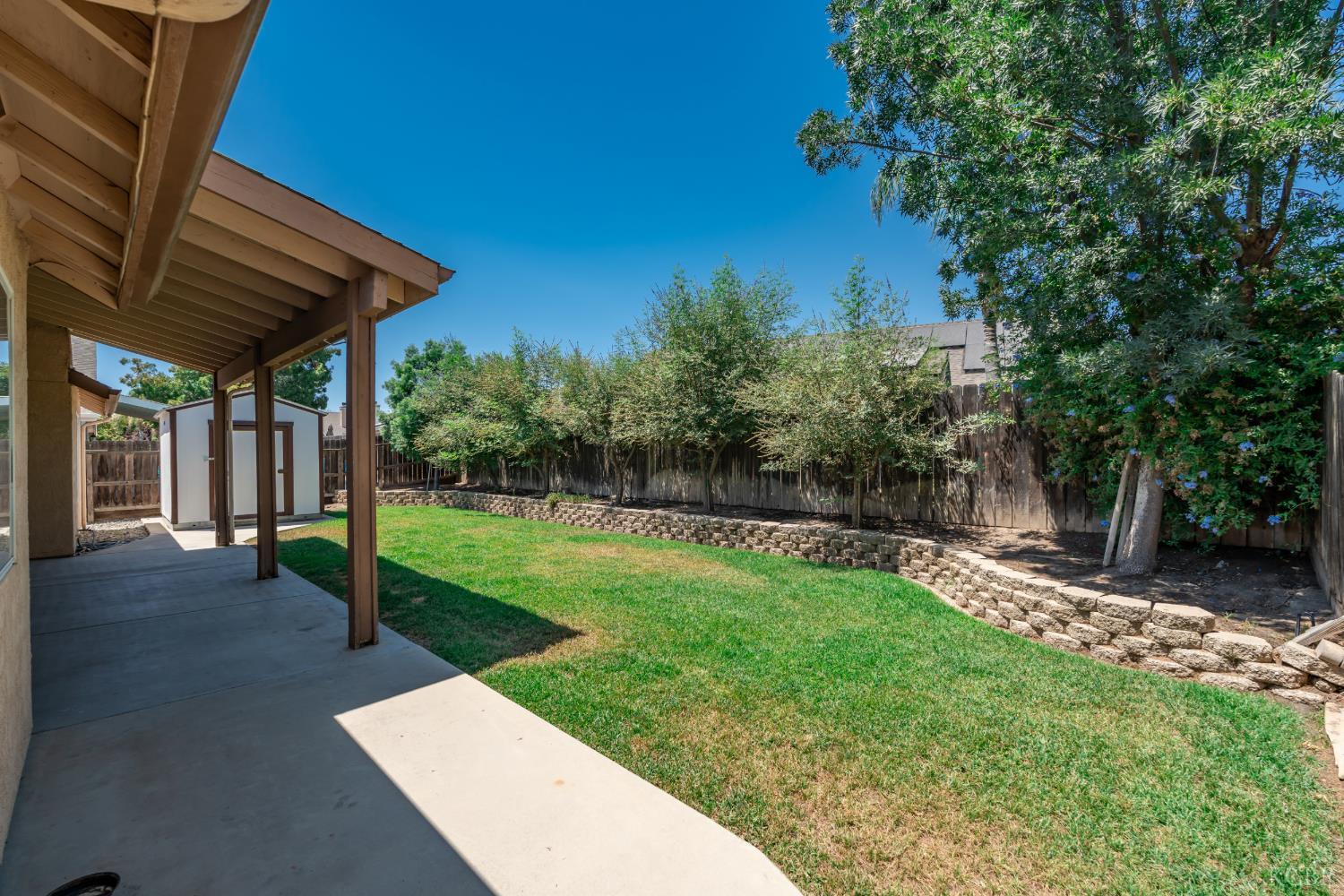 484 W Cinnamon Ave, Hanford, CA 93230
