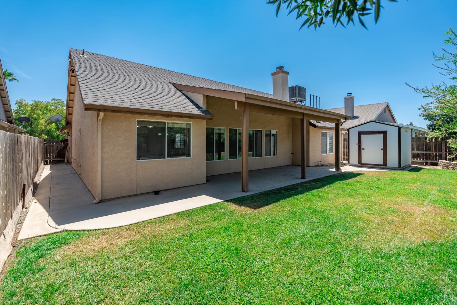484 W Cinnamon Ave, Hanford, CA 93230