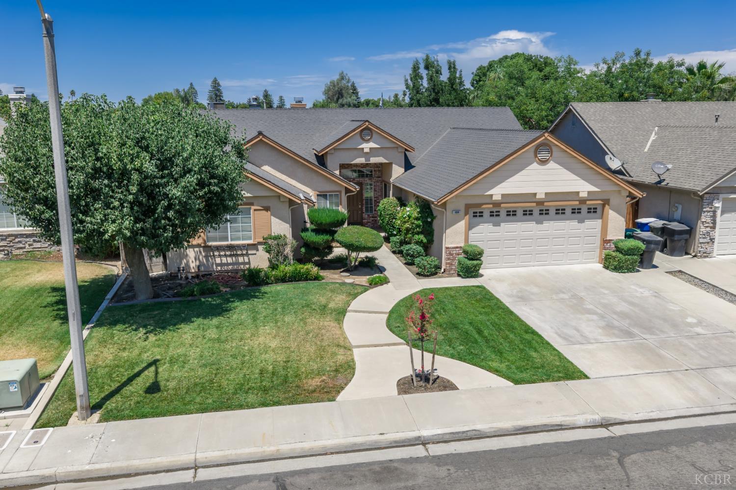 484 W Cinnamon Ave, Hanford, CA 93230
