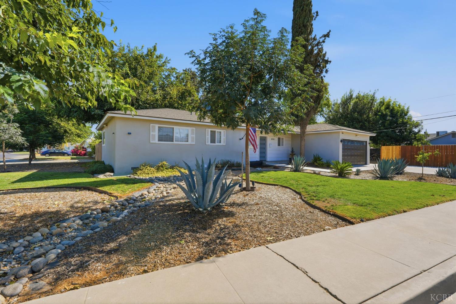 890 Laurel Ln, Lemoore, CA 93245