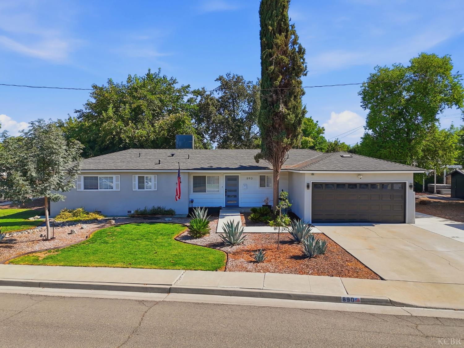 890 Laurel Ln, Lemoore, CA 93245