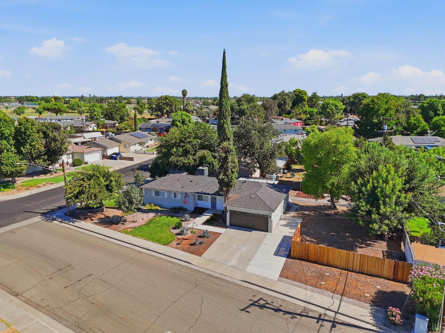 890 Laurel Ln, Lemoore, CA 93245