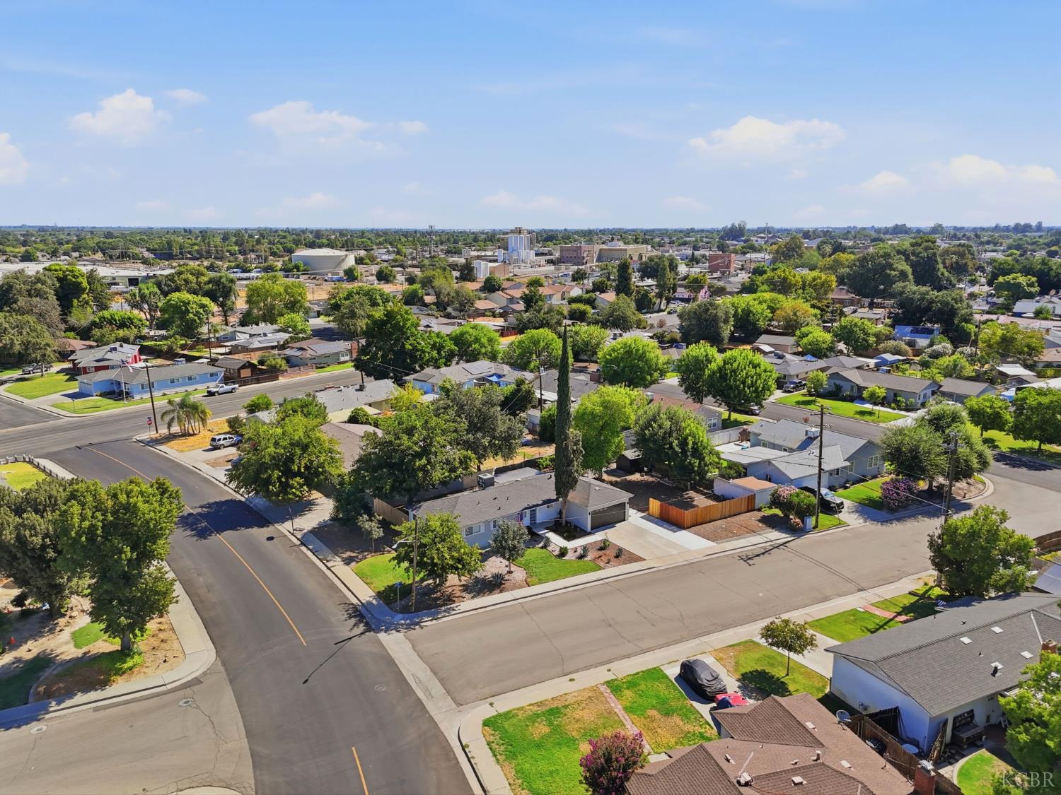 890 Laurel Ln, Lemoore, CA 93245
