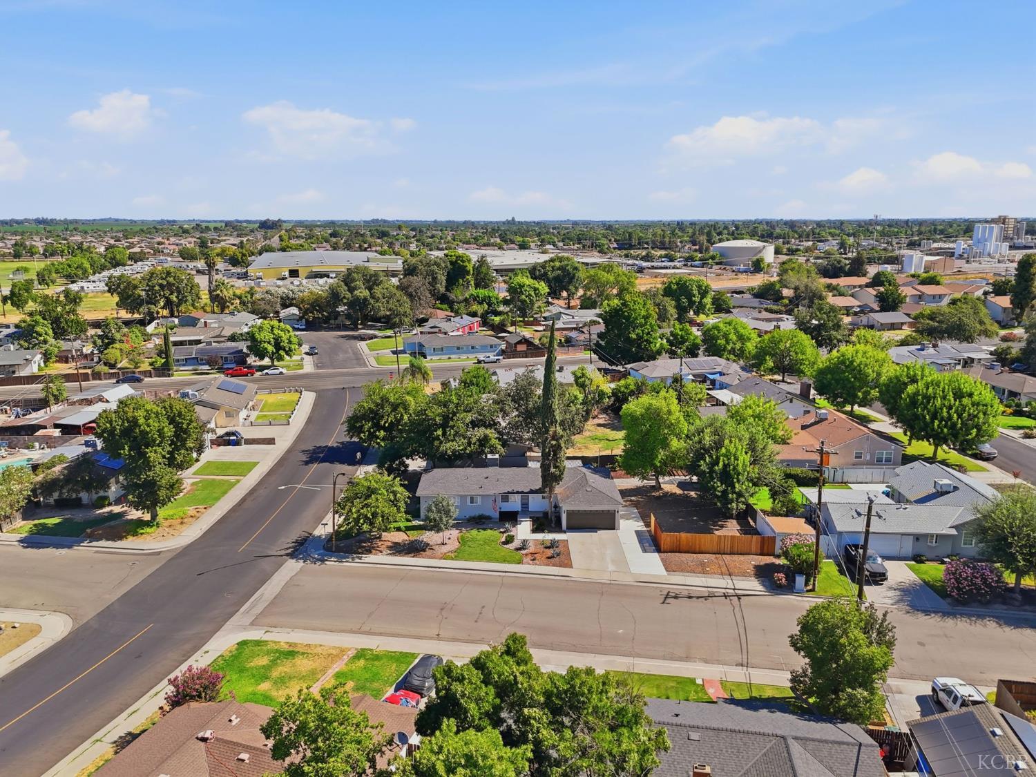 890 Laurel Ln, Lemoore, CA 93245
