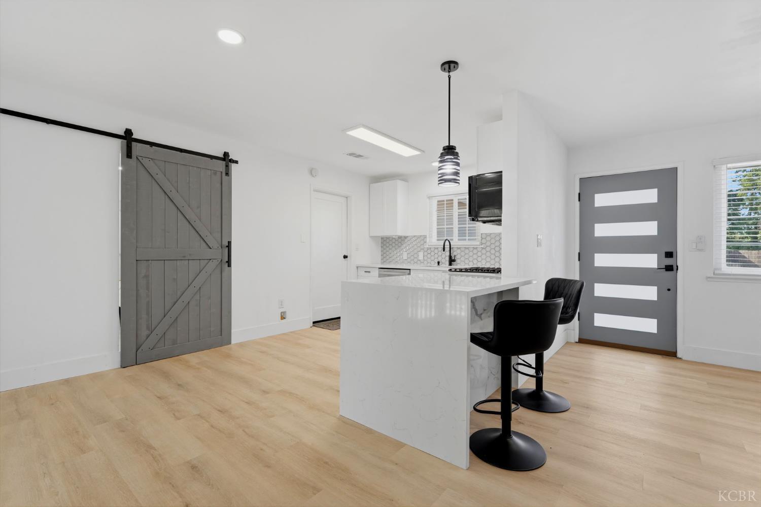 890 Laurel Ln, Lemoore, CA 93245