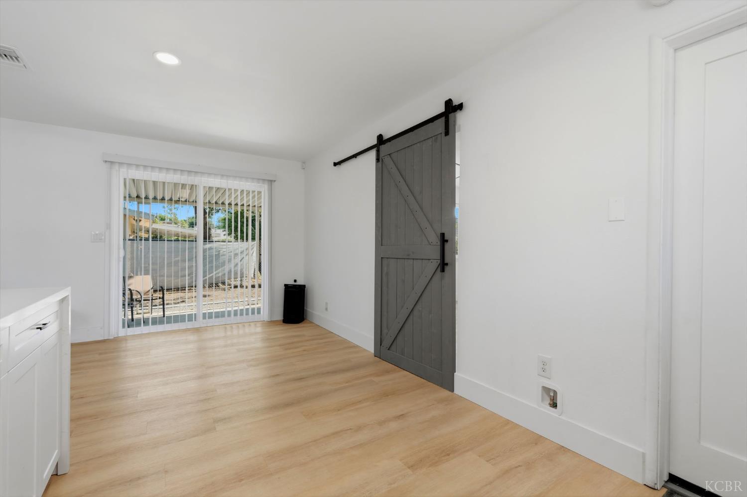 890 Laurel Ln, Lemoore, CA 93245