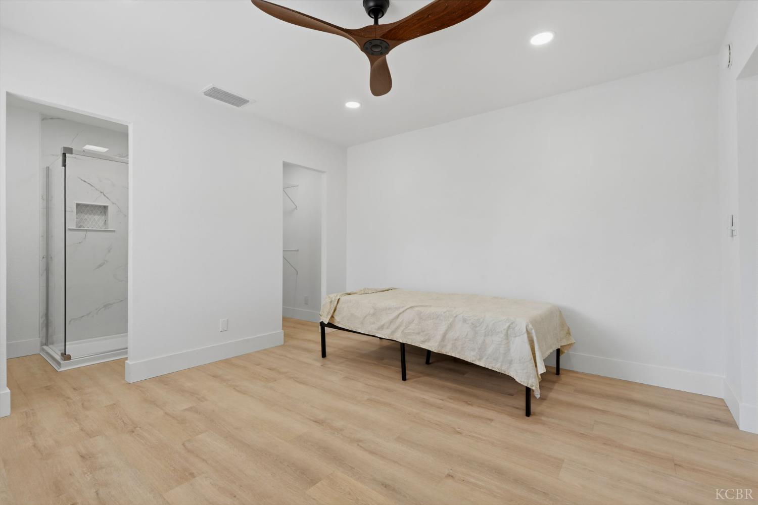 890 Laurel Ln, Lemoore, CA 93245